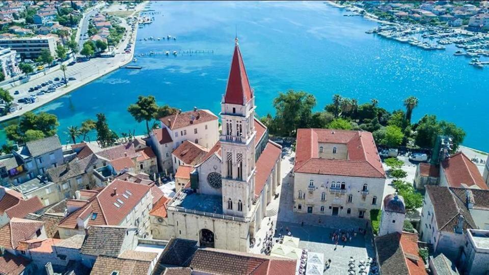 Apartment Julia Trogir Exteriör bild