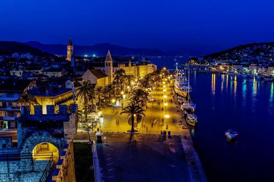 Apartment Julia Trogir Exteriör bild
