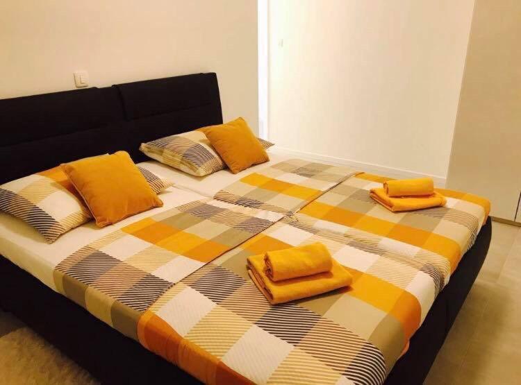 Apartment Julia Trogir Exteriör bild
