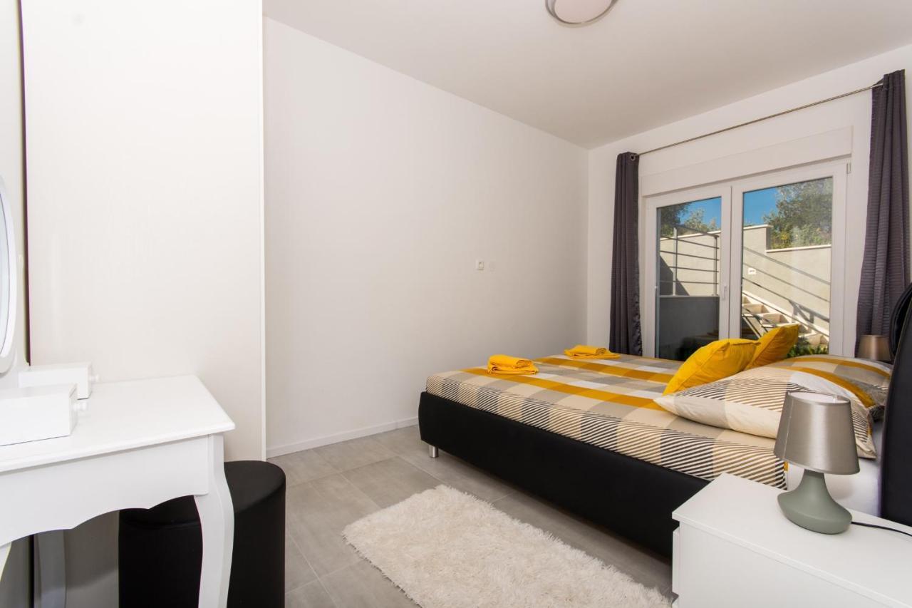 Apartment Julia Trogir Exteriör bild